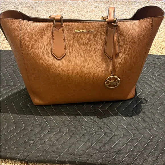 Michael Kors 3 in 1 Tote - Picture 1 of 16